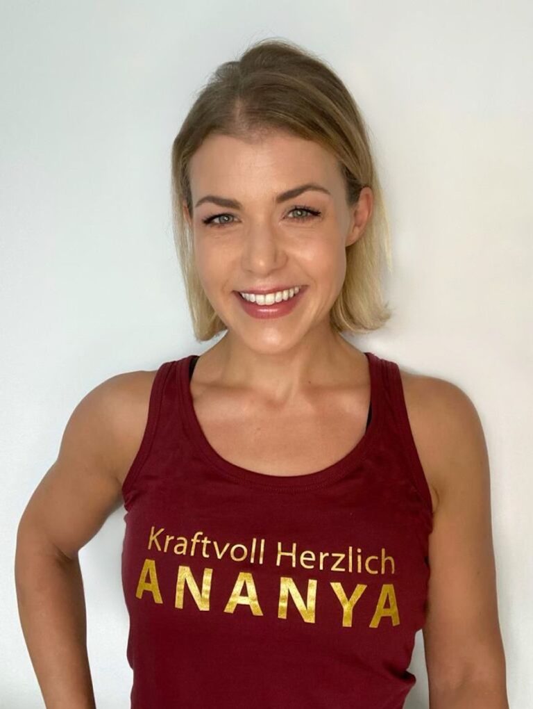 Ananya Yoga Lehrerin Michi Reyländer
